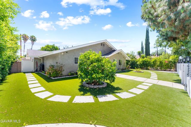 7222 Fallbrook Avenue, West Hills, CA 91307