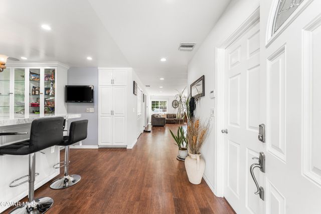 7222 Fallbrook Avenue, West Hills, CA 91307