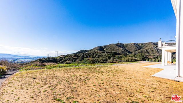 8321 Overview Court, Yucaipa, CA 92399