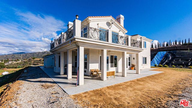 8321 Overview Court, Yucaipa, CA 92399