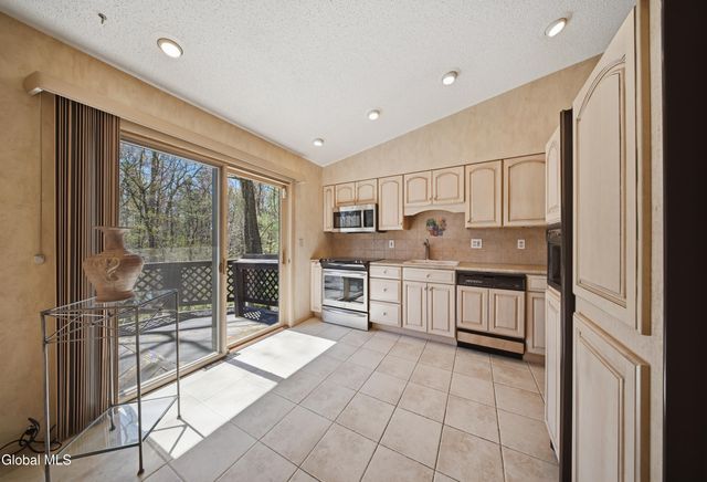 874 Maxwell Drive, Niskayuna, NY 12309