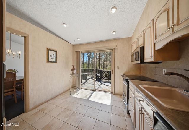 874 Maxwell Drive, Niskayuna, NY 12309