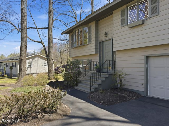 874 Maxwell Drive, Niskayuna, NY 12309