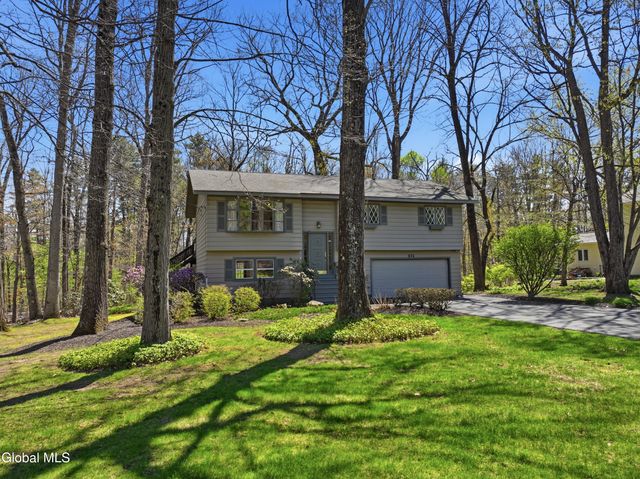 874 Maxwell Drive, Niskayuna, NY 12309