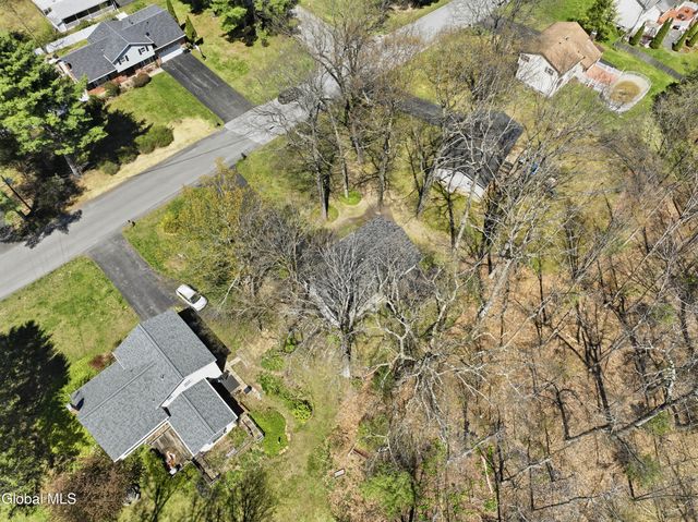 874 Maxwell Drive, Niskayuna, NY 12309
