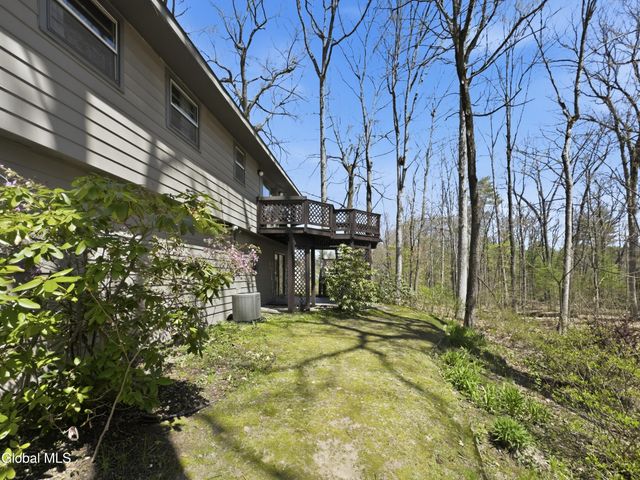 874 Maxwell Drive, Niskayuna, NY 12309