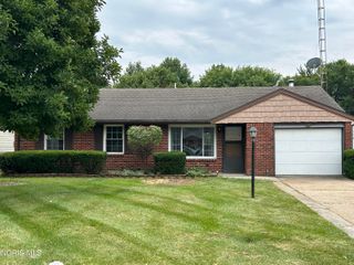 110 Harlan Drive, Walbridge, OH 43465