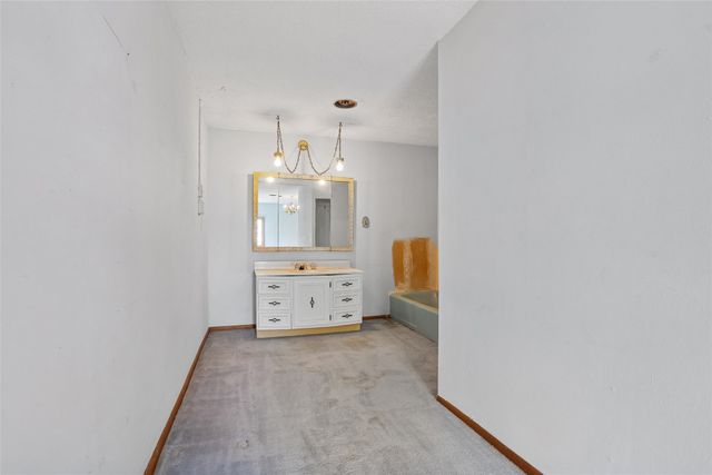 3407 S 24th Avenue W, Newton, IA 50208