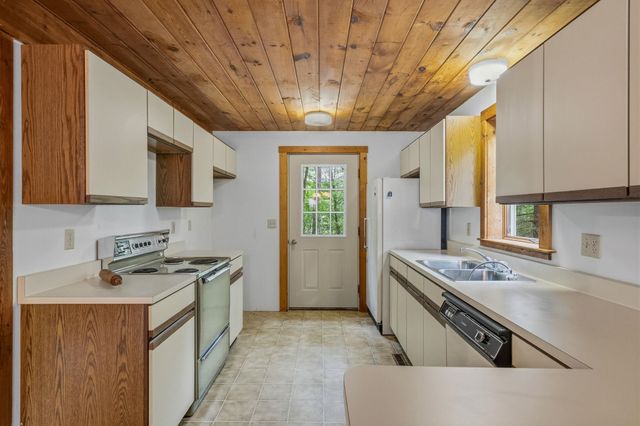 18 Devon Drive, Danville, NH 03819
