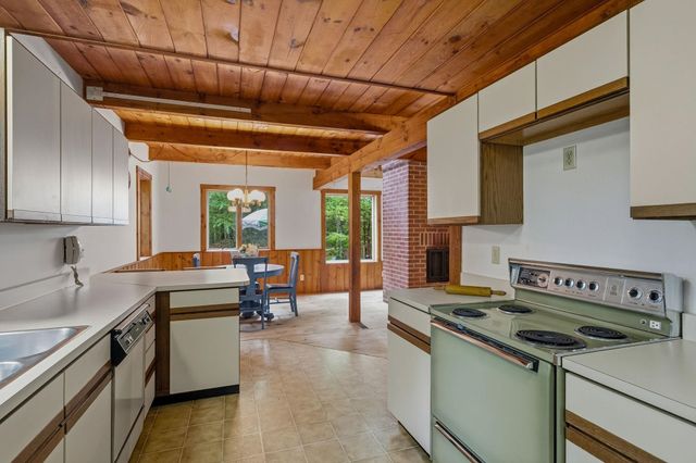 18 Devon Drive, Danville, NH 03819
