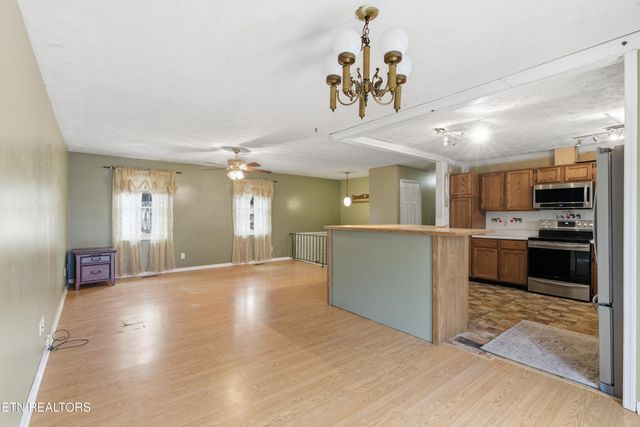 7404 Oxmoor Rd, Knoxville, TN 37931