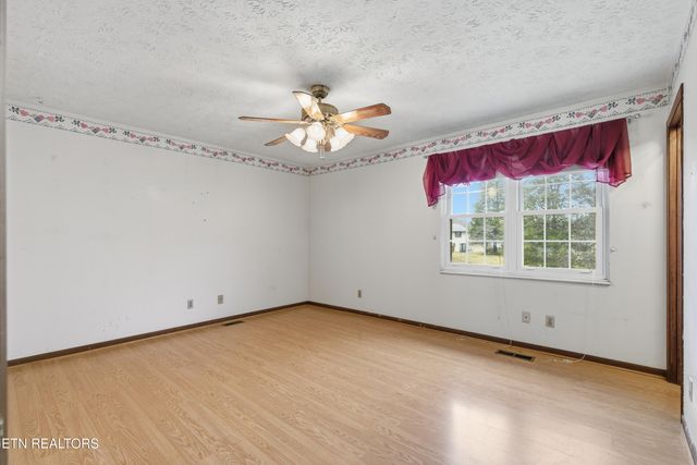 7404 Oxmoor Rd, Knoxville, TN 37931