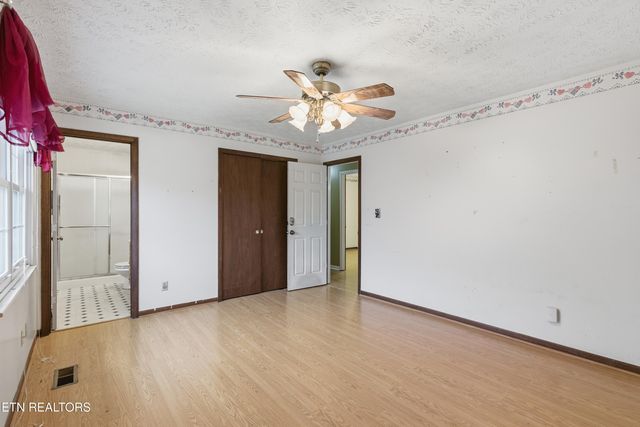 7404 Oxmoor Rd, Knoxville, TN 37931