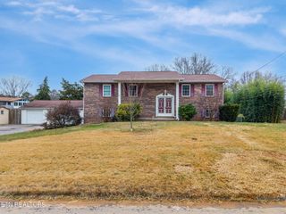 7404 Oxmoor Rd, Knoxville, TN 37931