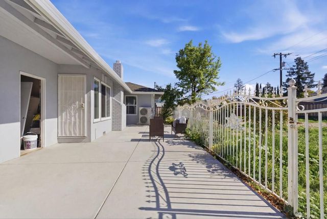 1360 Saratoga Avenue, San Jose, CA 95129