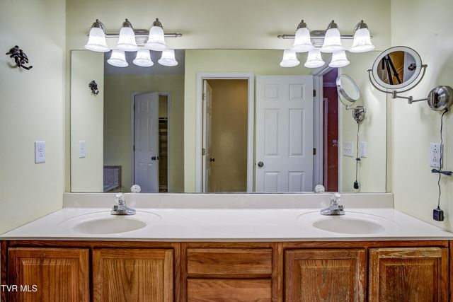 144 Blue Bird Drive, Johnson City, TN 37601