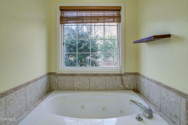 144 Blue Bird Drive, Johnson City, TN 37601