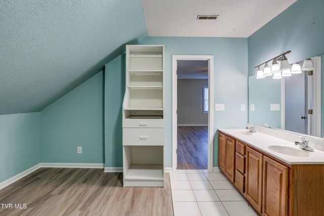 144 Blue Bird Drive, Johnson City, TN 37601