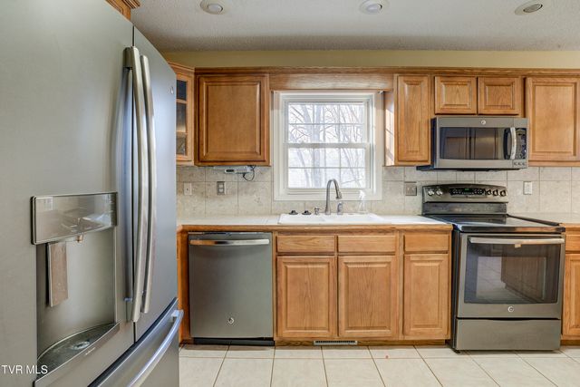 144 Blue Bird Drive, Johnson City, TN 37601