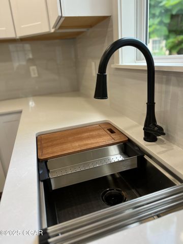 609 N Pearl Avenue, Joplin, MO 64801