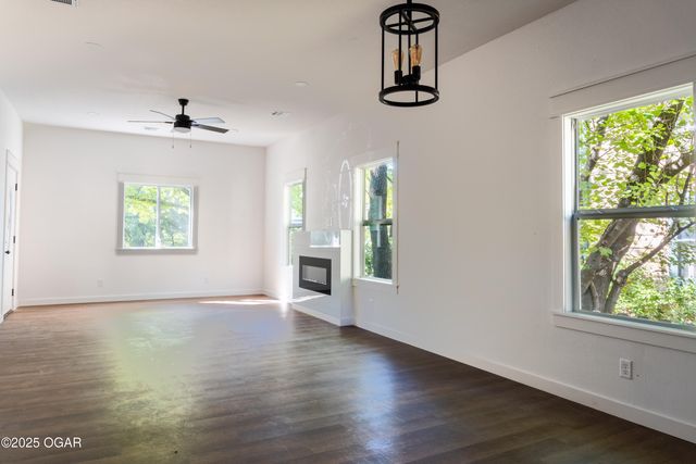 609 N Pearl Avenue, Joplin, MO 64801