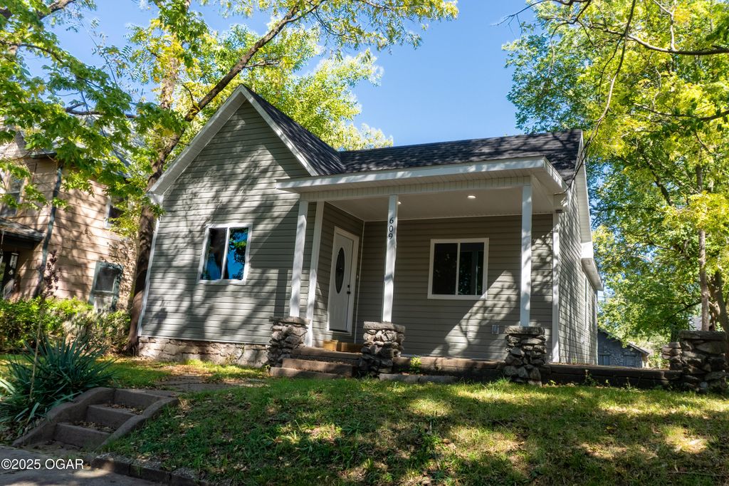 609 N Pearl Avenue, Joplin, MO 64801