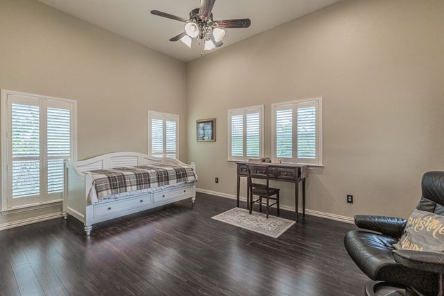 5900 Houghton Avenue, Fort Worth, TX 76107