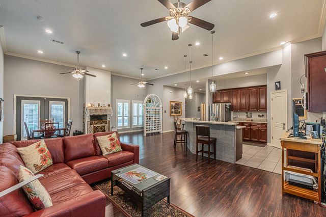 5900 Houghton Avenue, Fort Worth, TX 76107