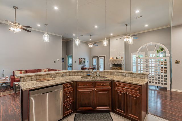 5900 Houghton Avenue, Fort Worth, TX 76107