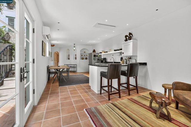 1 La Campana Rd, Orinda, CA 94563