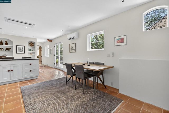 1 La Campana Rd, Orinda, CA 94563