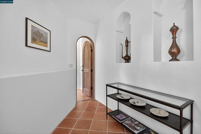 1 La Campana Rd, Orinda, CA 94563