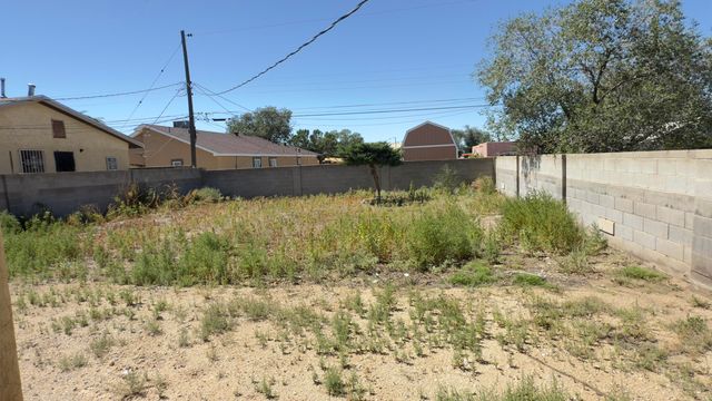 633 ESPANOLA Street SE, Albuquerque, NM 87108