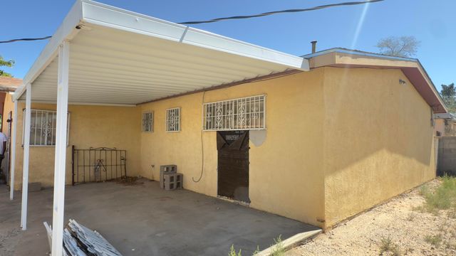 633 ESPANOLA Street SE, Albuquerque, NM 87108