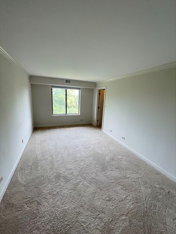1755 lake cook Road 220, Highland Park, IL 60035