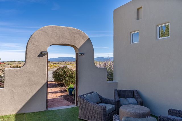 371 San Marcos Loop, Santa Fe, NM 87508