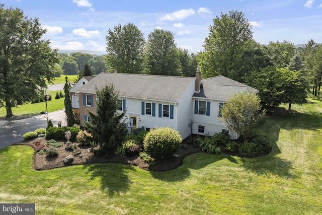 105 WHITEHALL RD, Reinholds, PA 17569