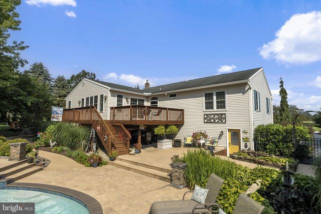 105 WHITEHALL RD, Reinholds, PA 17569