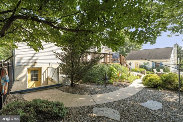 105 WHITEHALL RD, Reinholds, PA 17569