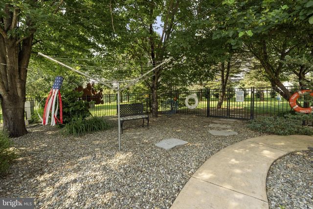 105 WHITEHALL RD, Reinholds, PA 17569