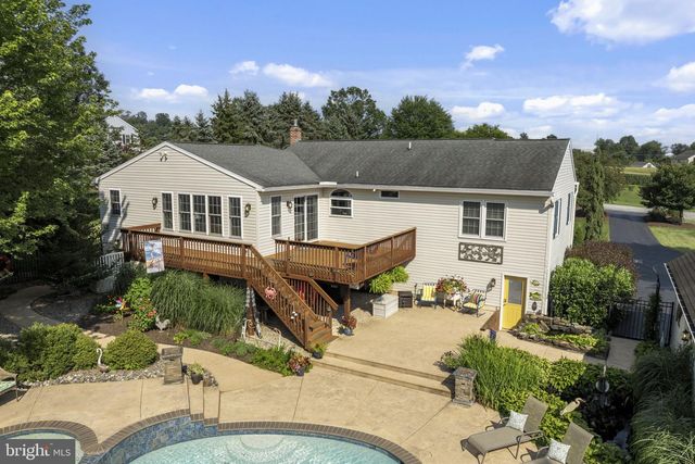 105 WHITEHALL RD, Reinholds, PA 17569