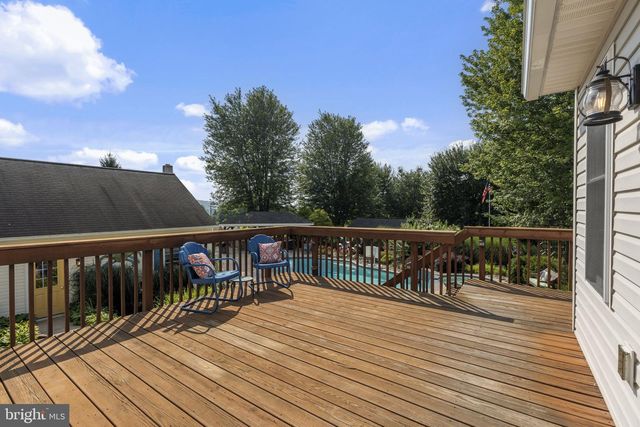 105 WHITEHALL RD, Reinholds, PA 17569