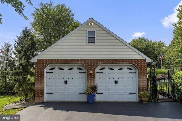 105 WHITEHALL RD, Reinholds, PA 17569