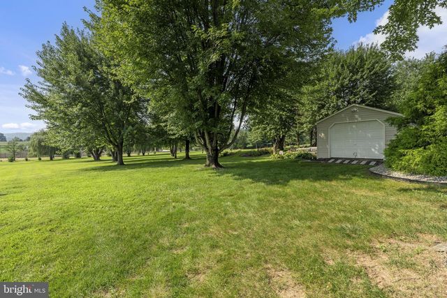 105 WHITEHALL RD, Reinholds, PA 17569