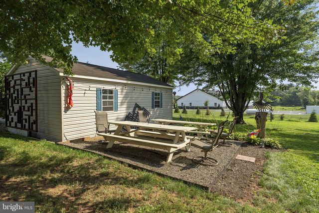 105 WHITEHALL RD, Reinholds, PA 17569