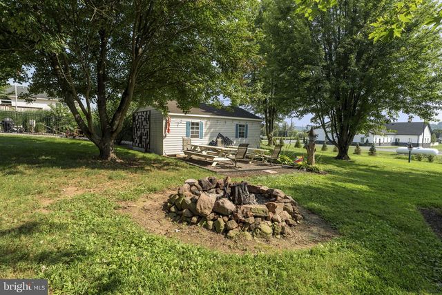 105 WHITEHALL RD, Reinholds, PA 17569