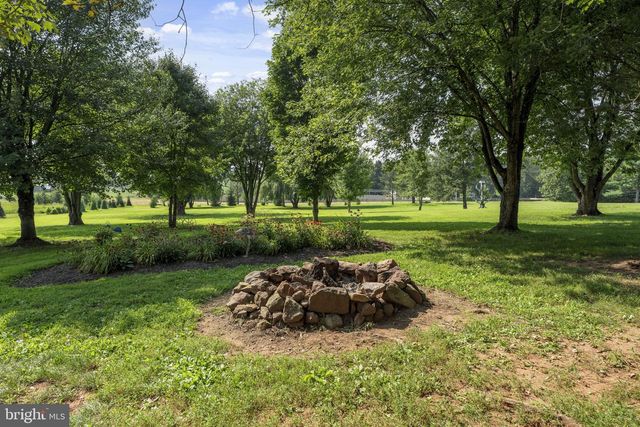 105 WHITEHALL RD, Reinholds, PA 17569