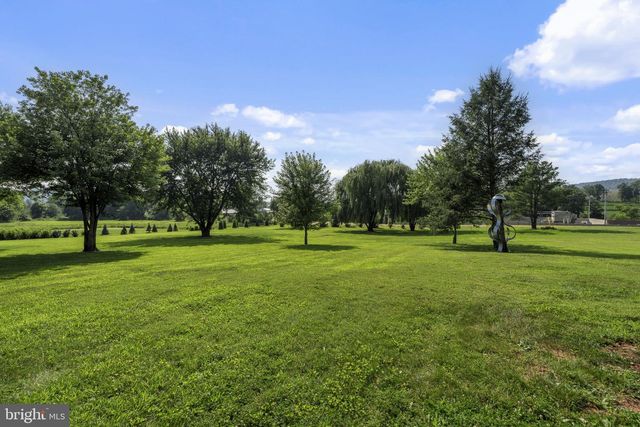 105 WHITEHALL RD, Reinholds, PA 17569