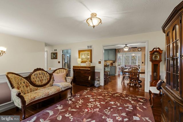 105 WHITEHALL RD, Reinholds, PA 17569