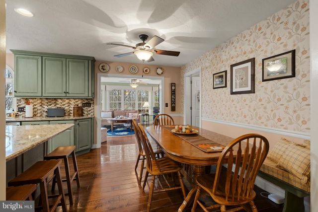 105 WHITEHALL RD, Reinholds, PA 17569